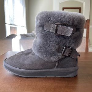 Cloud Nine Sheepskin Ladies Two Buckle Sheepskin Boots Women’s Size 5